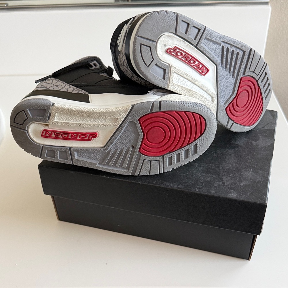 Jordan 3 Retro Kids Sneakers - Black and Gray - Picture 6 of 6